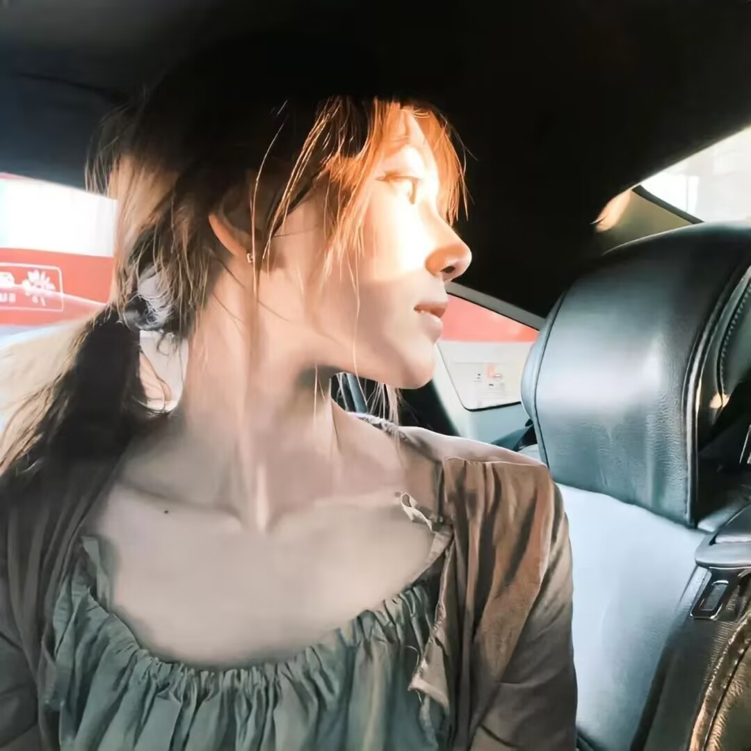 车内光感侧脸女生头像