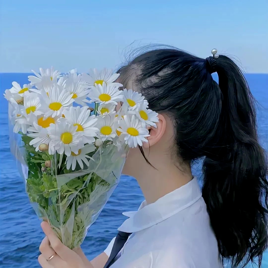鲜花不露脸海边真人情侣头像
