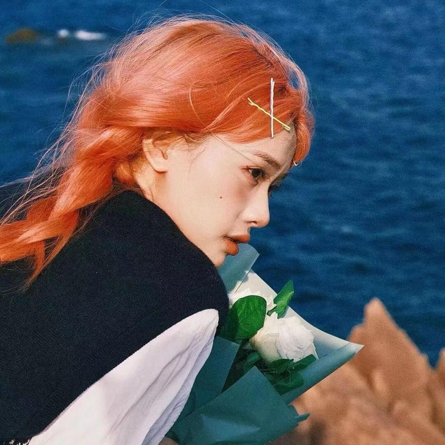 氛围感侧脸海边女生头像