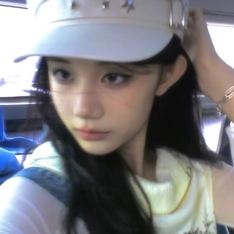 戴着帽子女生头像