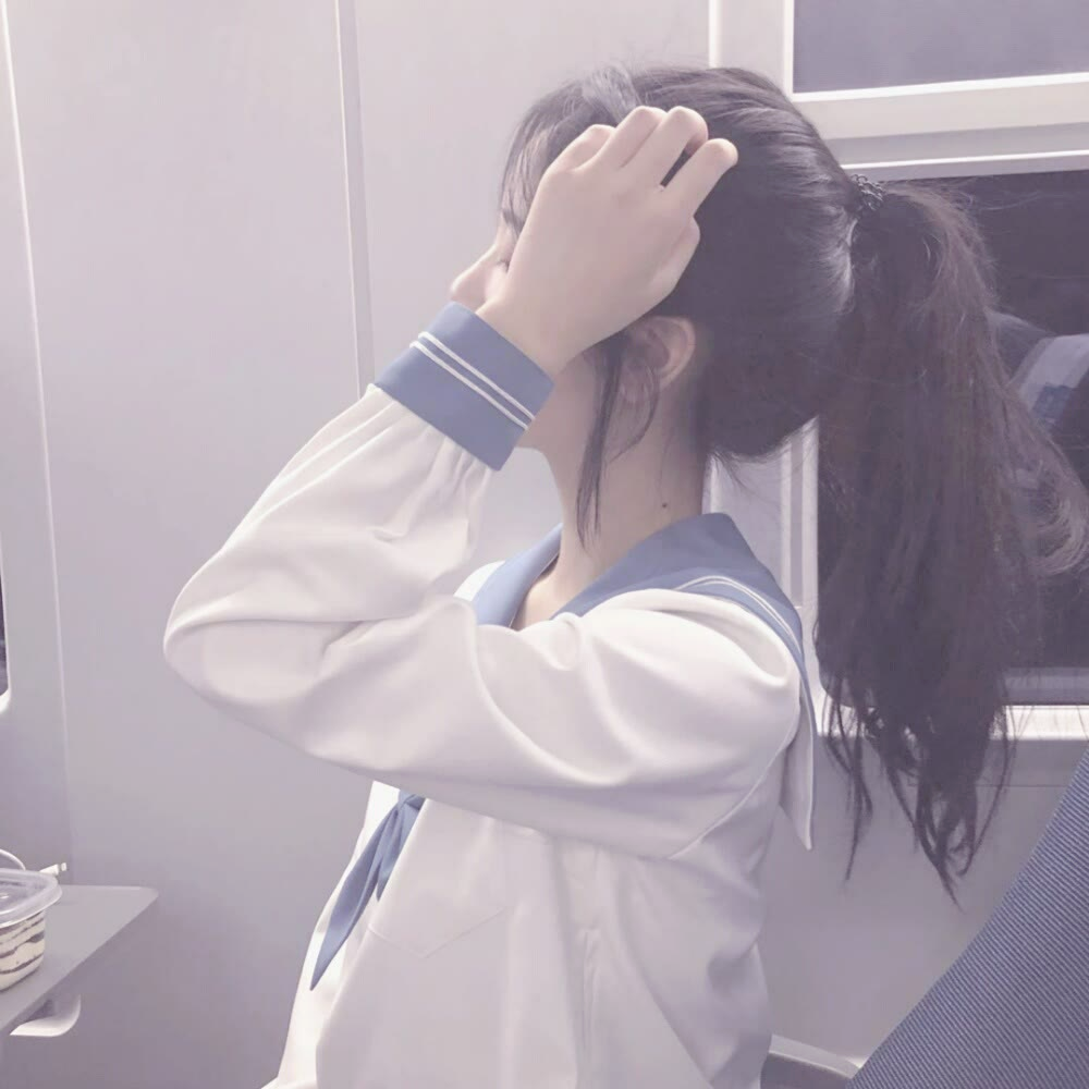 学院风可爱不露脸女生头像