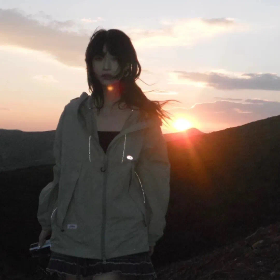 氛围感日出女生头像