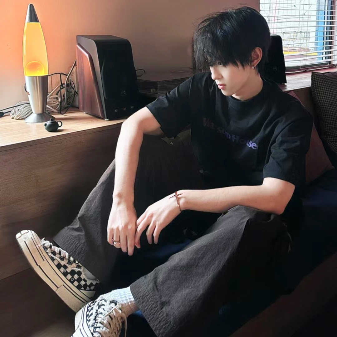 痞帅侧脸男生头像