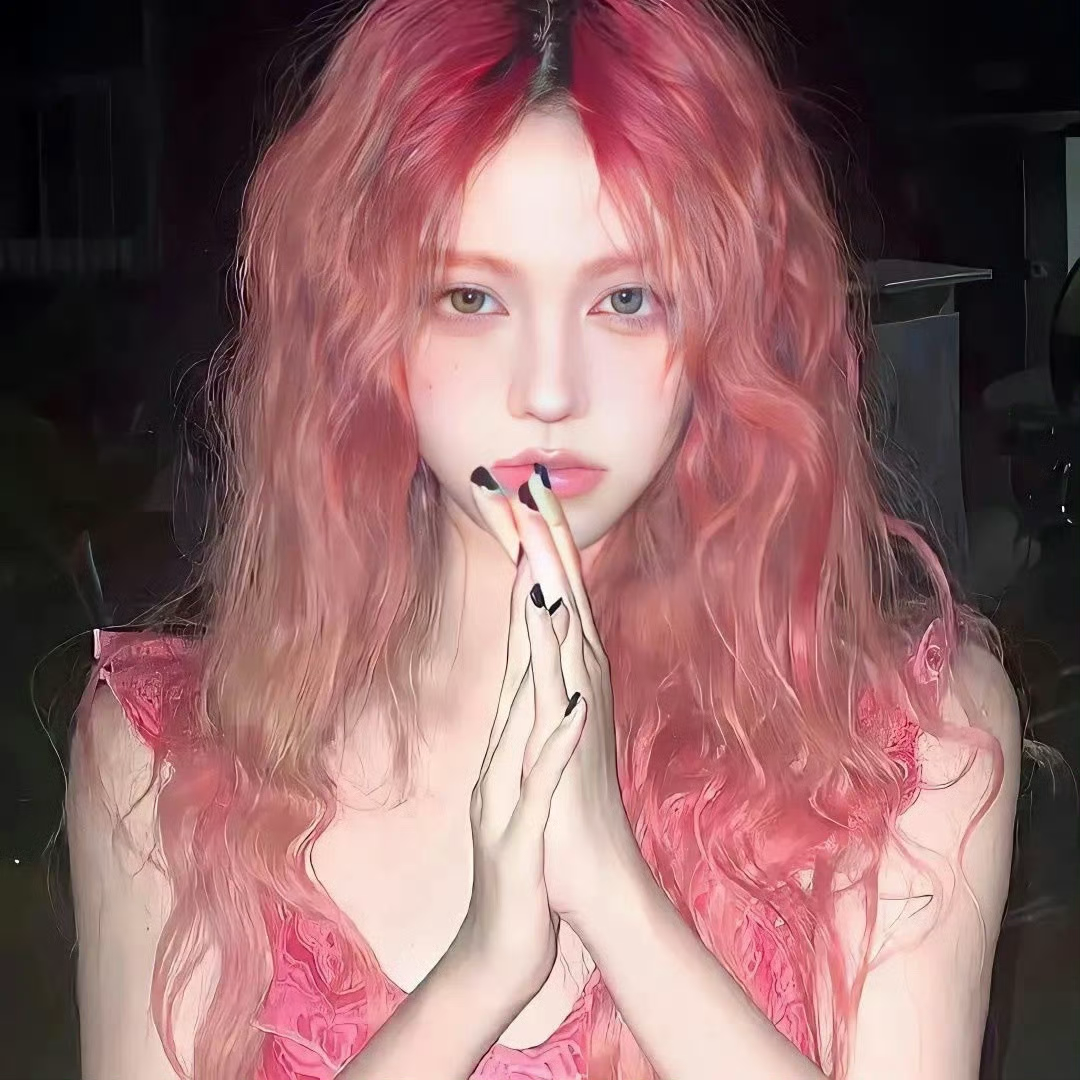 红发气质女生头像