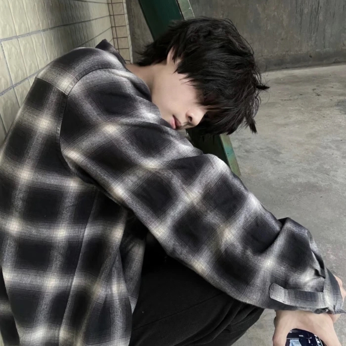 痞帅侧脸男生头像