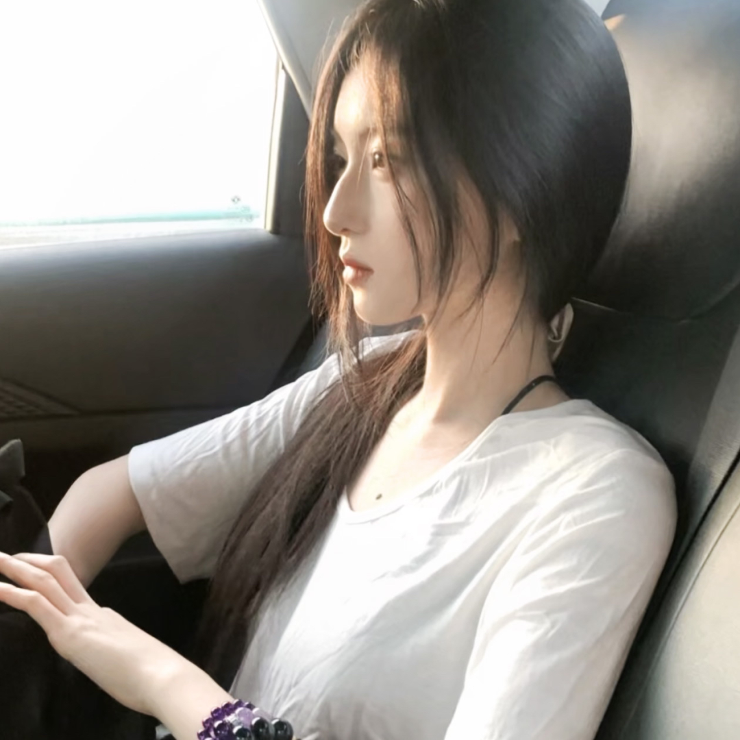 车内温柔侧脸女生头像