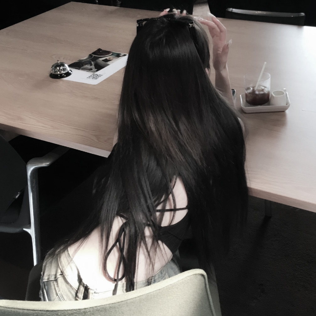 纯欲背影不露脸女生头像