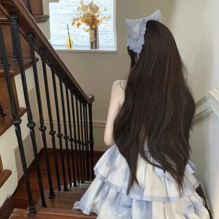 温柔背影不露脸女生头像
