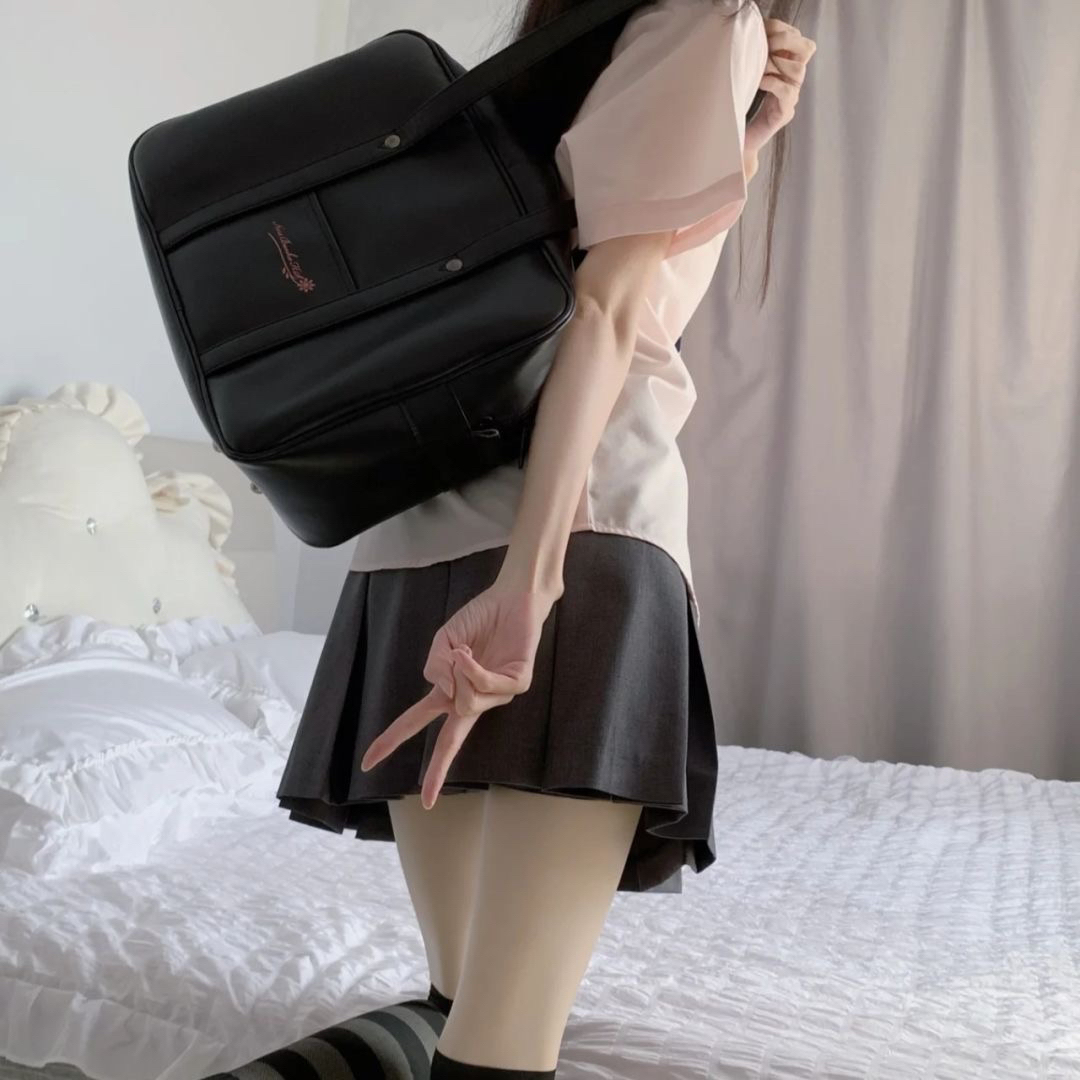 剪刀手不露脸女生头像