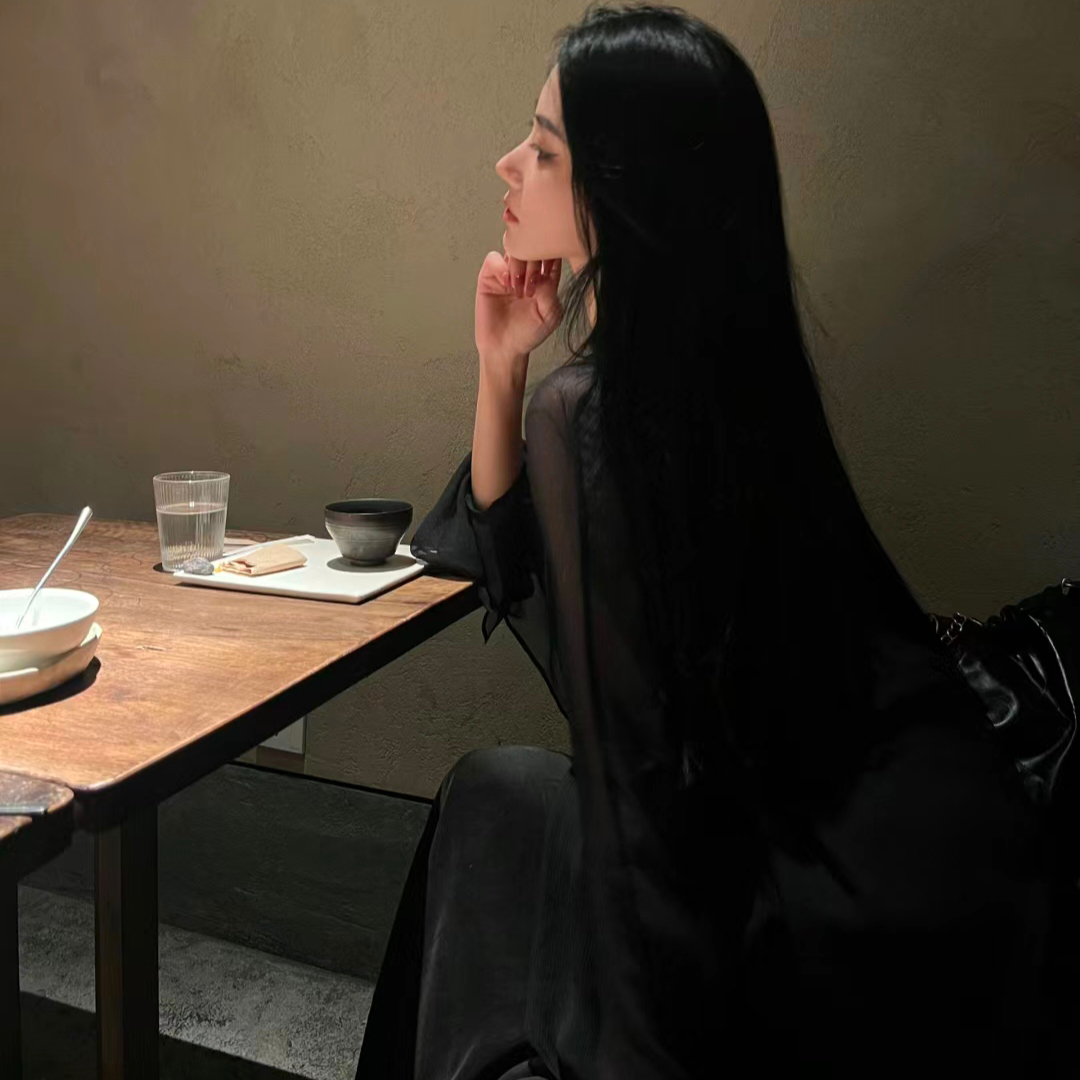 气质侧脸女生头像