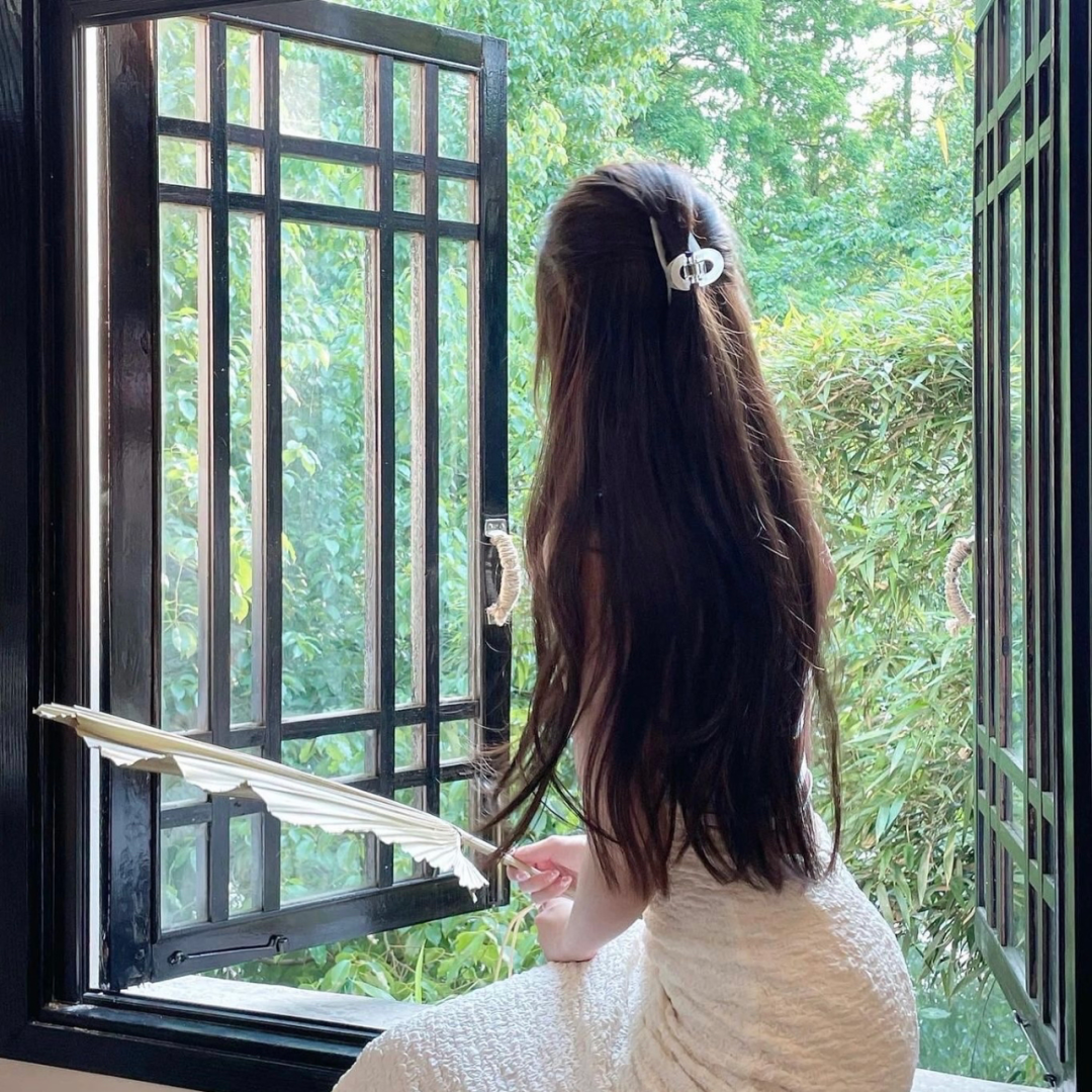 温柔背影不露脸女生头像
