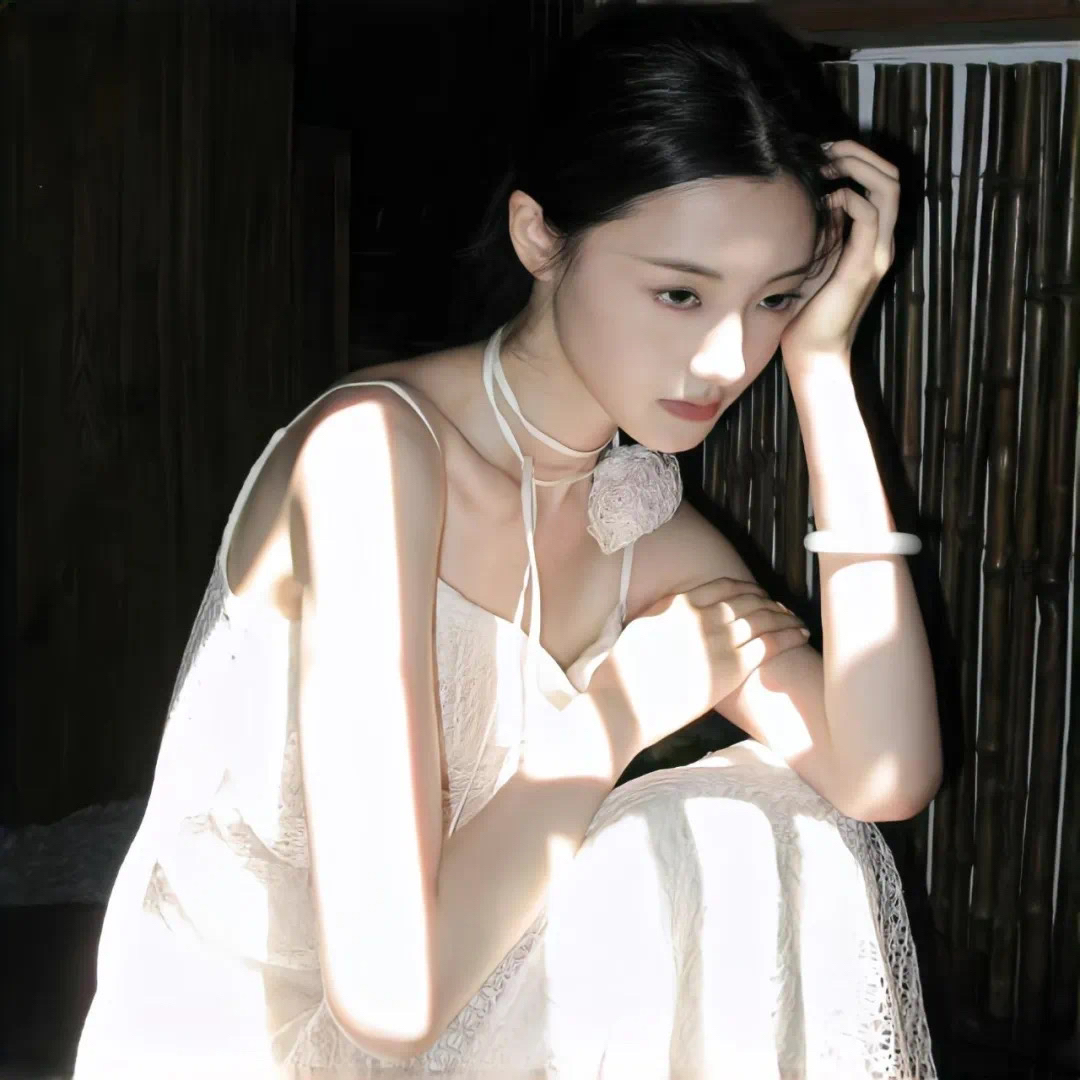 温柔侧脸女生头像
