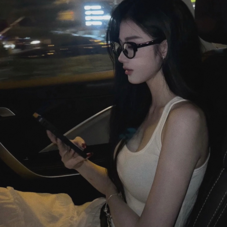 车内温柔侧脸女生头像