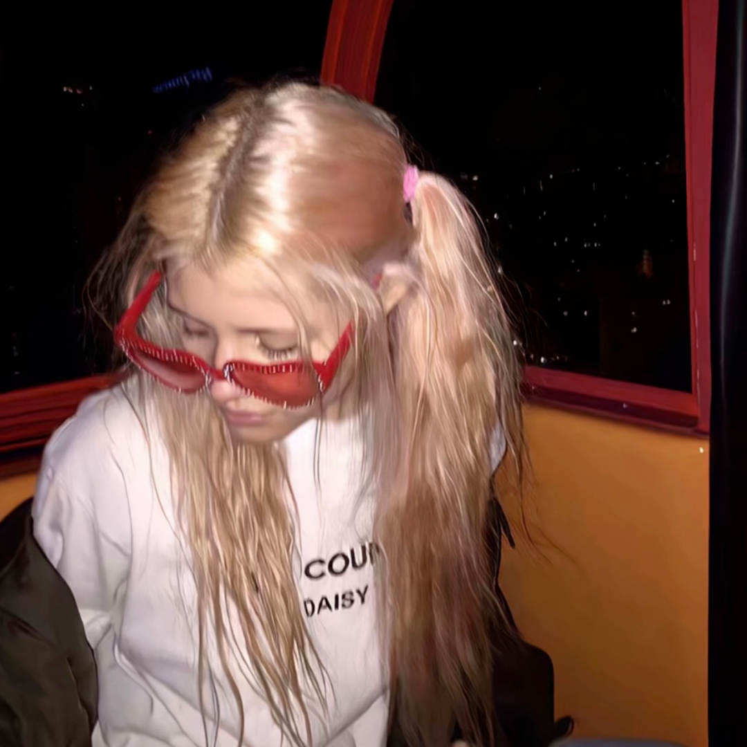 墨镜个性欧美女生头像
