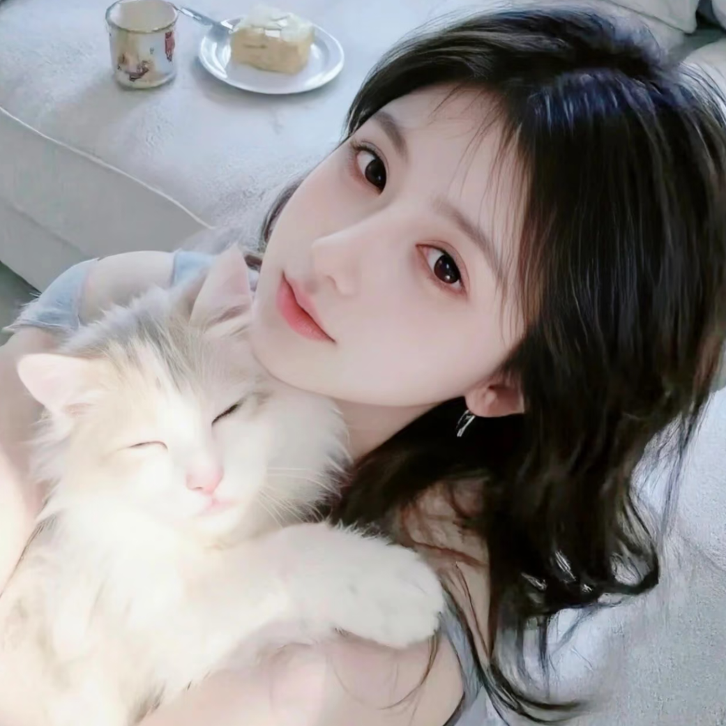 抱着猫咪温柔女生头像