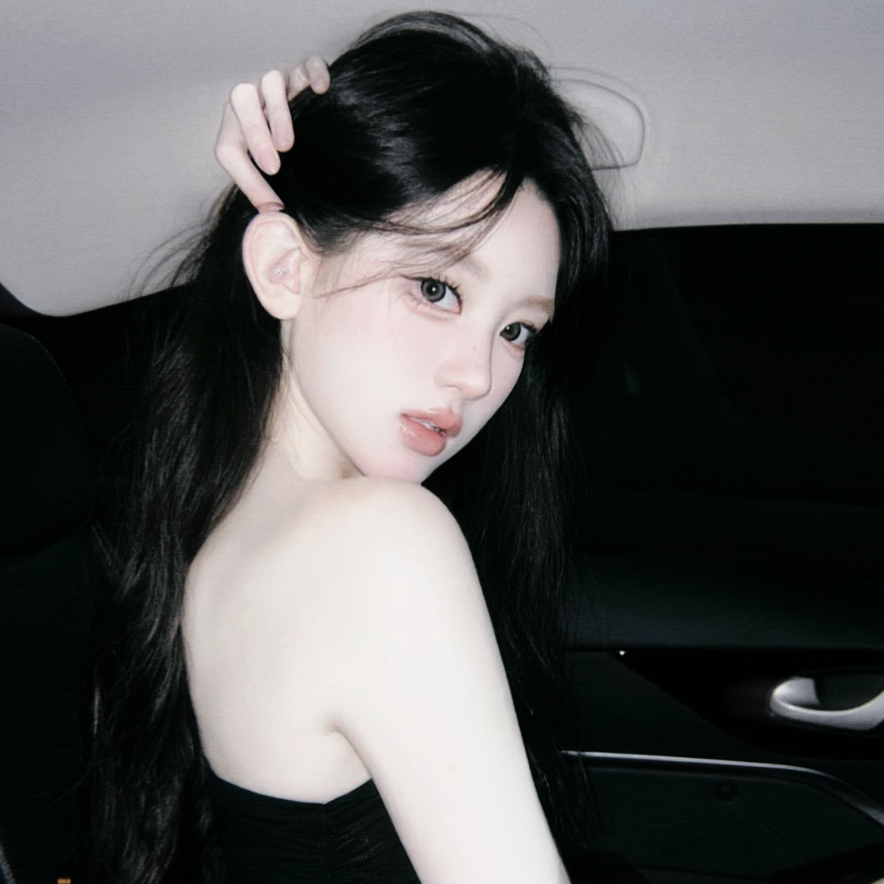 黑白气质女生头像