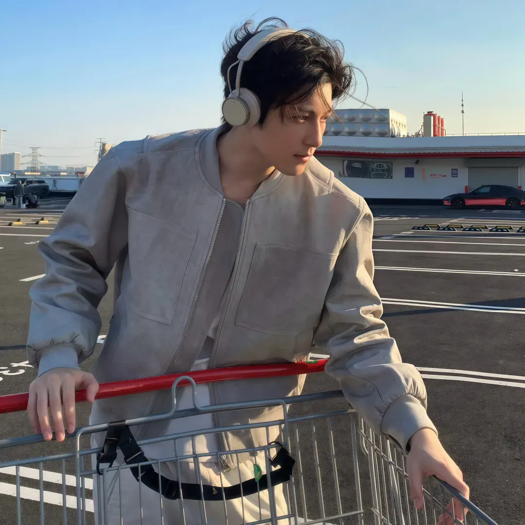 戴耳机小众男生头像