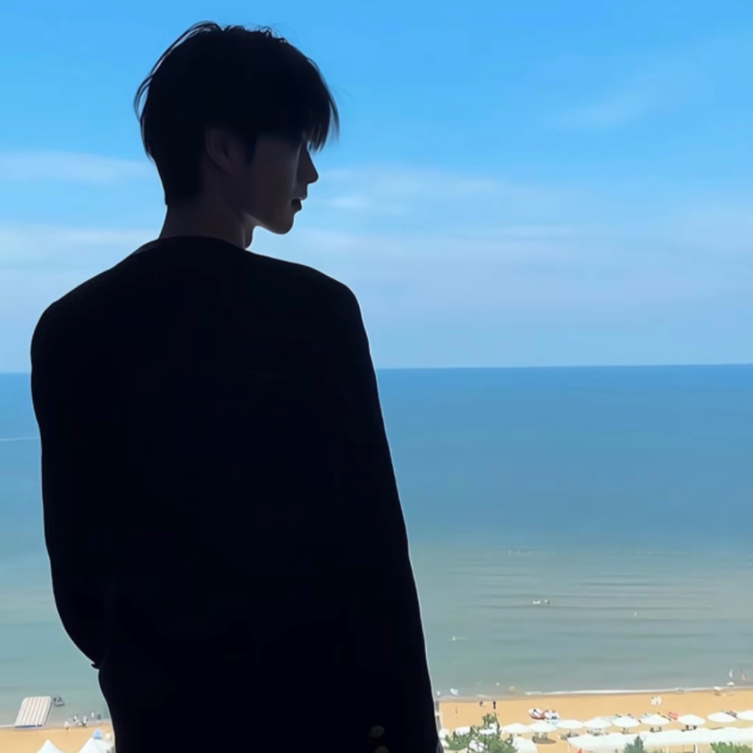 海边痞帅侧脸男生头像