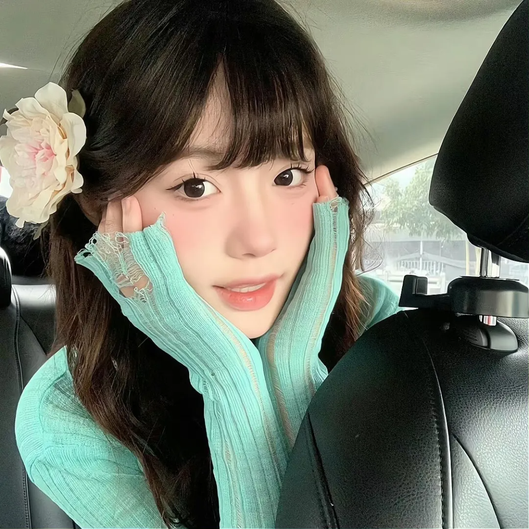 车内温柔女生头像