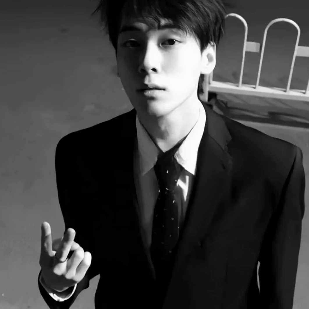 黑白男生头像