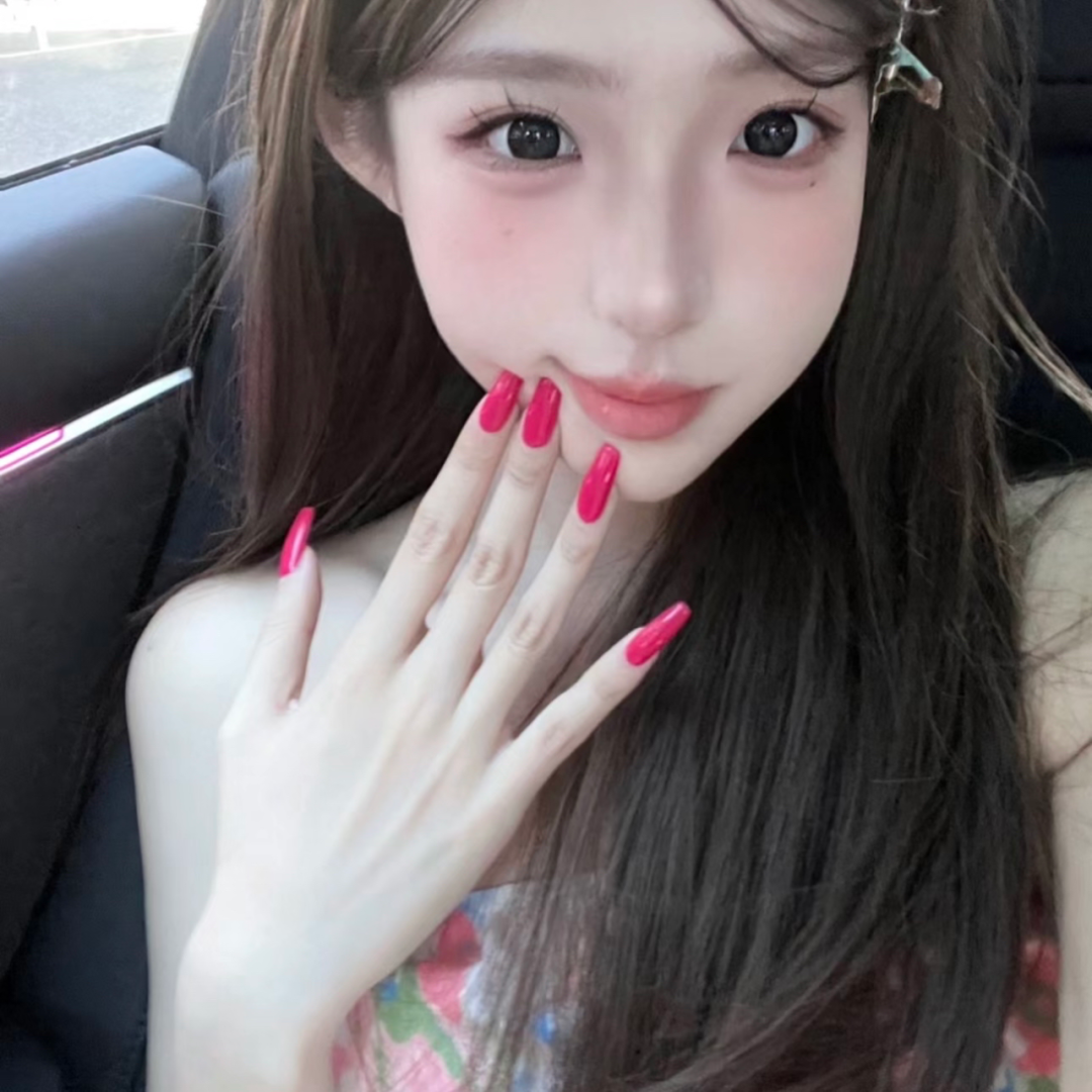 车内捂嘴甜妹女生头像
