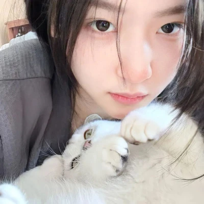 olkmnhybgtzhouyu抱着猫咪单人真人情侣头像
