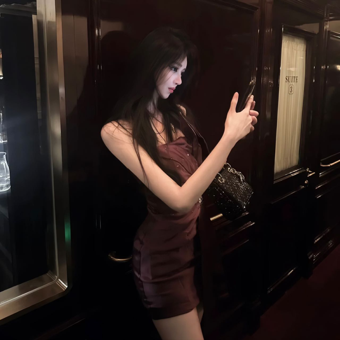 气质侧脸女生头像