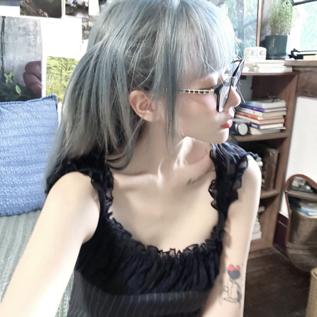 纯欲侧脸女生头像
