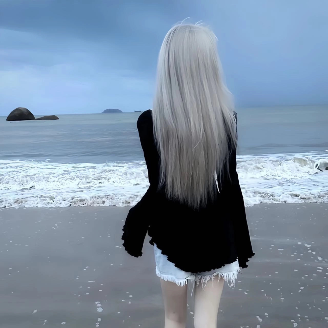 海边背影不露脸女生头像