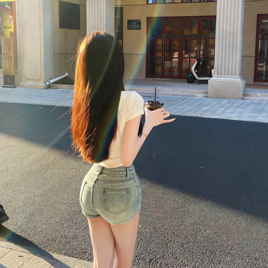温柔背影不露脸女生头像