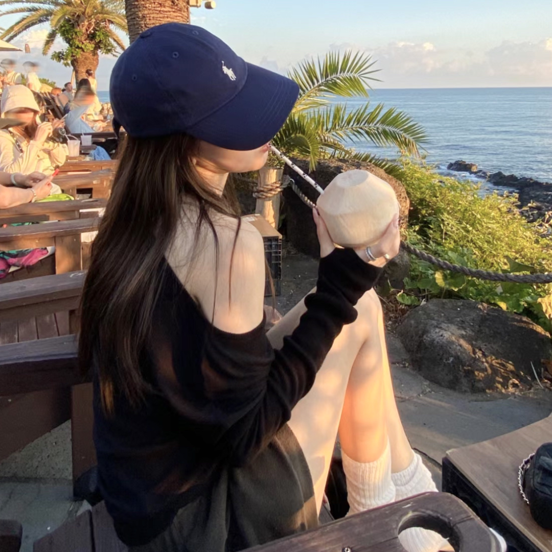 休闲帽气质侧脸女生头像