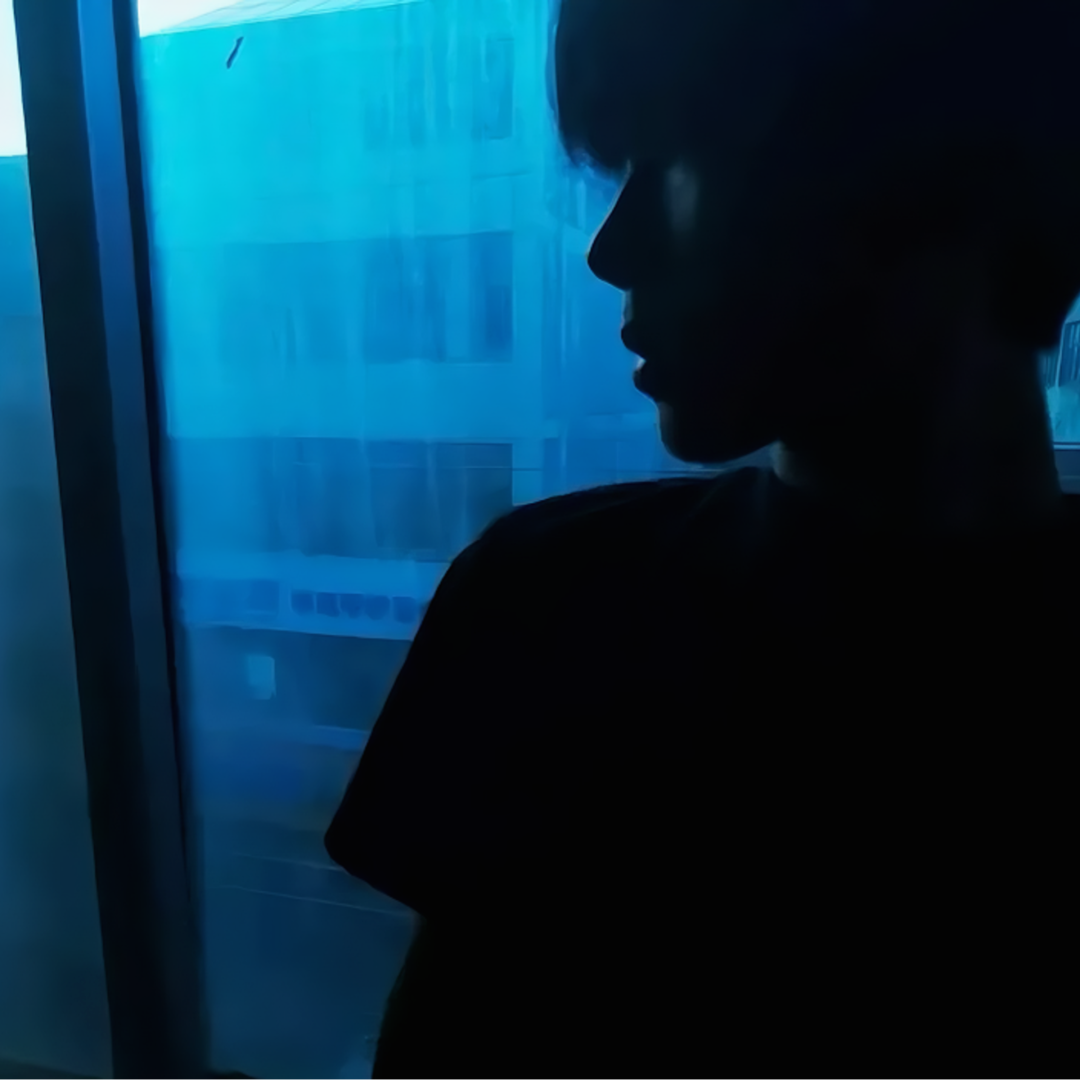 权威侧脸男生头像