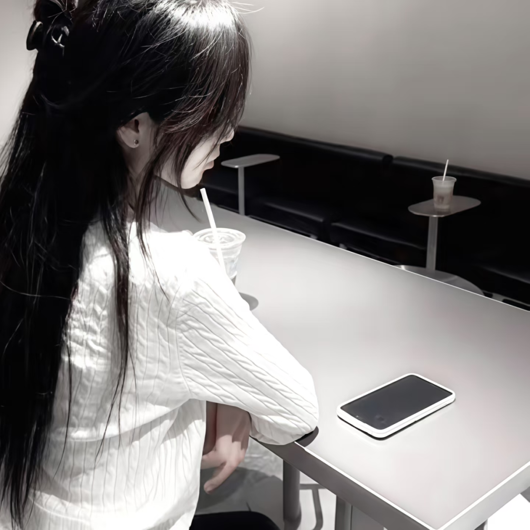 温柔侧脸女生头像