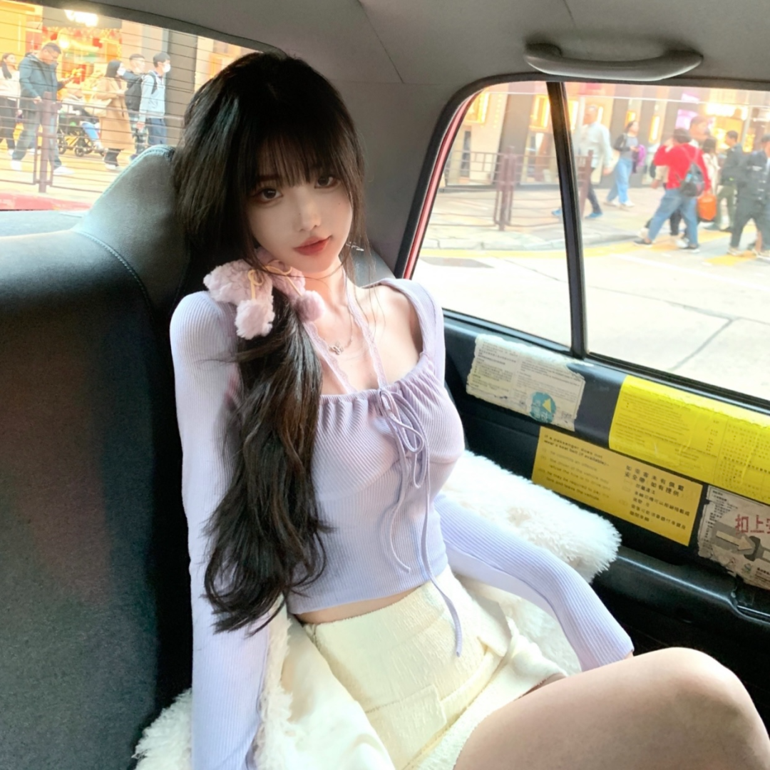 车内温柔女生头像
