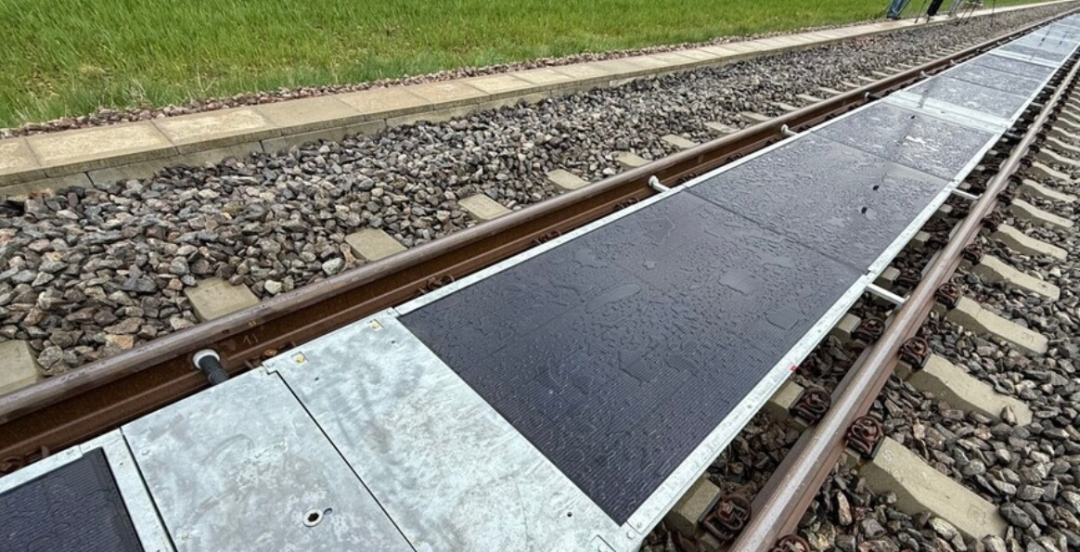 ChatGPT Image 15_28_10.png September 29, 2025