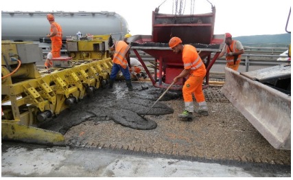 UHPC桥面整体化层：两座法国高速公路桥梁实例的图6