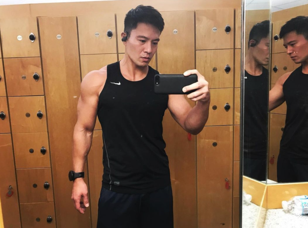 安志杰酒店自拍私照被男粉现场表白真的大..大老公！