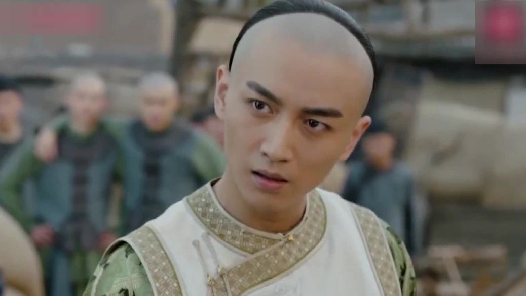 陈晓光头走红毯,对自己颜值极致自信,"半秃"辫子头古平原要火